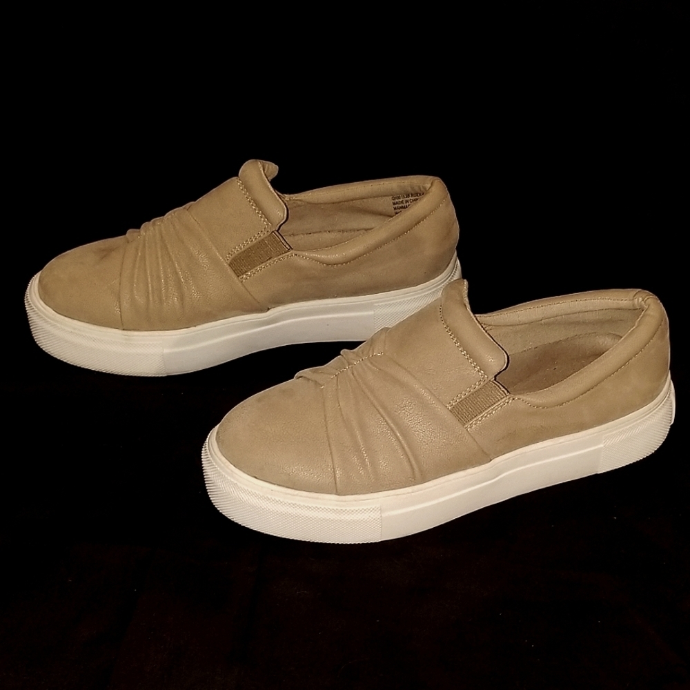 MIA Women's Tan Faux Leather, Slip-on Sneaker, size 6